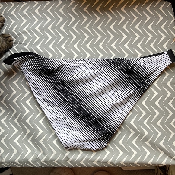 Victorias Secret Swim Strappy Butt Scrunch Bikini S/M VINTAGE - Picture 8 of 12